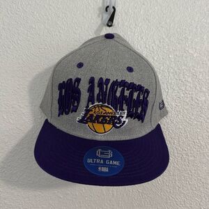 NWT- Los Angeles Lakers- Heathered grey twill snap back hat